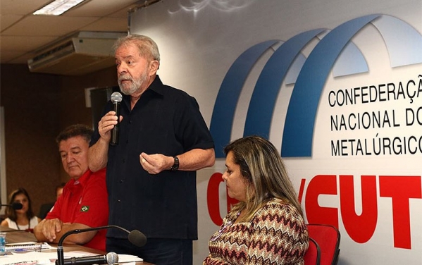 Lula: crescimento só volta com democracia e eleição direta